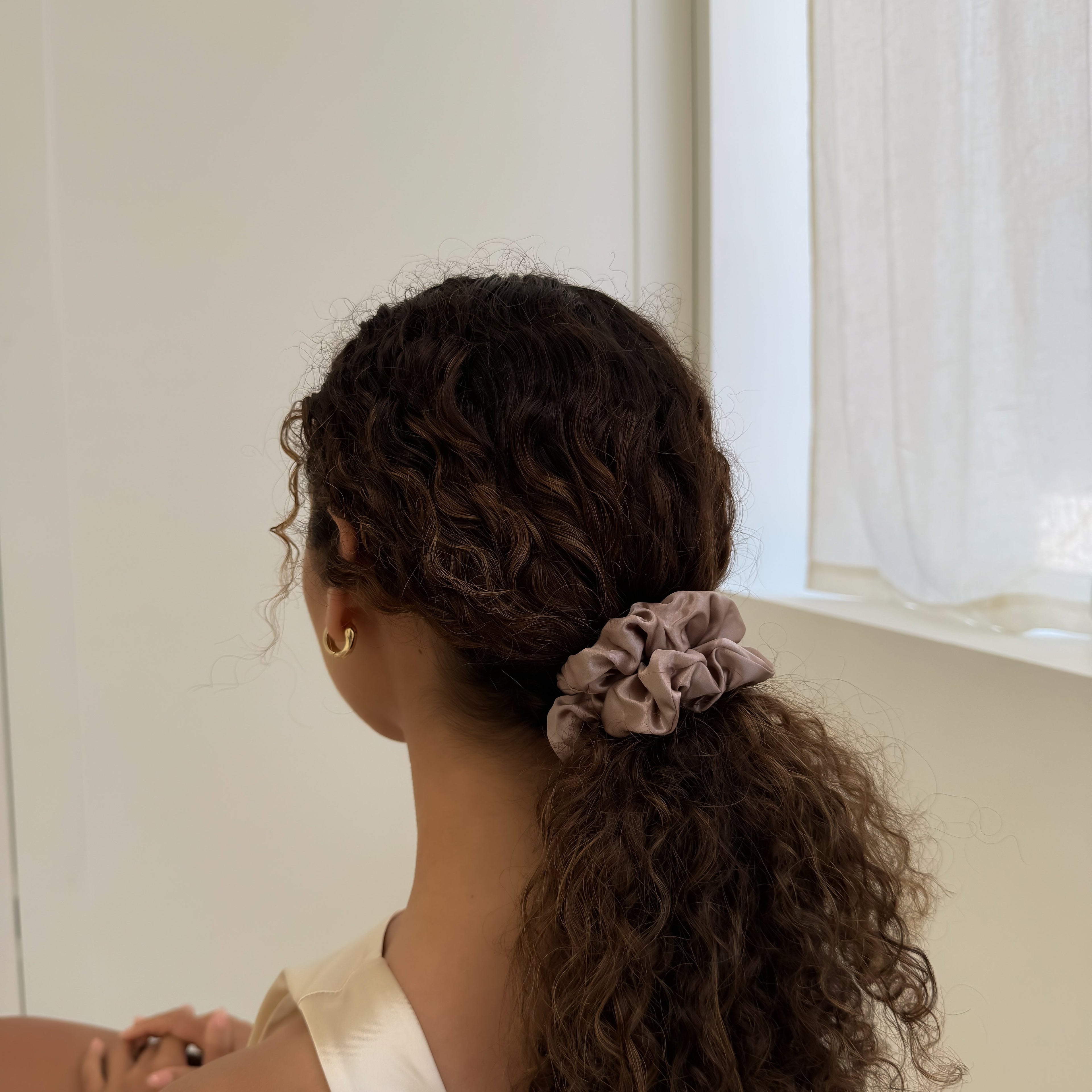 Organic Premium Silk Scrunchie - Soft Cinnamon